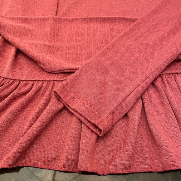 Coral long sleeve peplum top - Picture 3 of 4